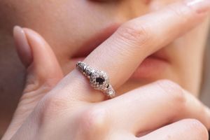 How to choose a ring as a gift: the best ideas for a special occasion