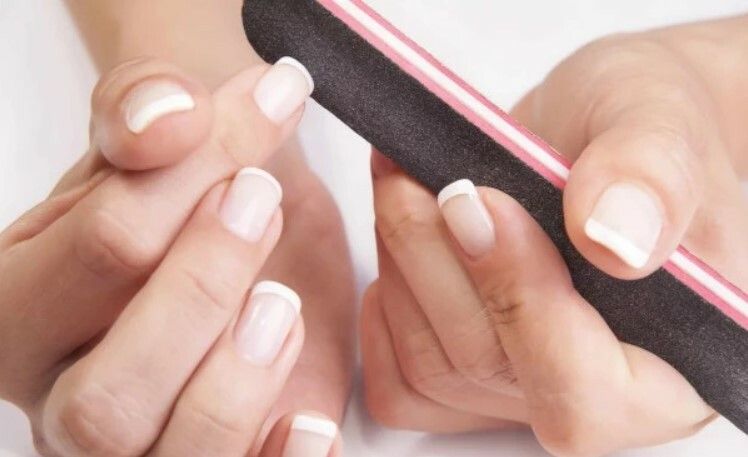 Поради дерматологів Як правильно доглядати за нігтями