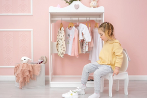 Как выбрать шкаф в детскую комнату: советы родителям