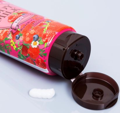 Питательное и увлажняющее молочко для тела Precious Garen Fairy Berry Body Milk Kose Cosmeport 200 г